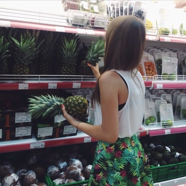 Девушка В Магазине Игрушек